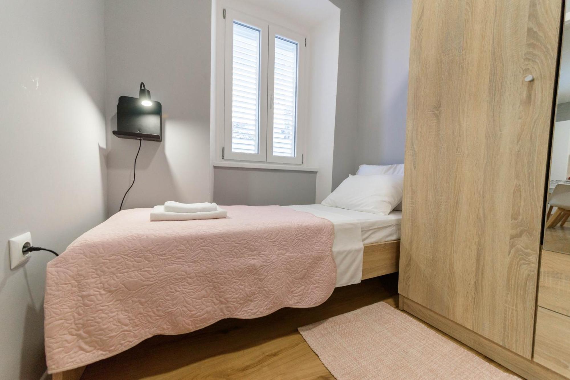 Apartman Poluotok 2 *