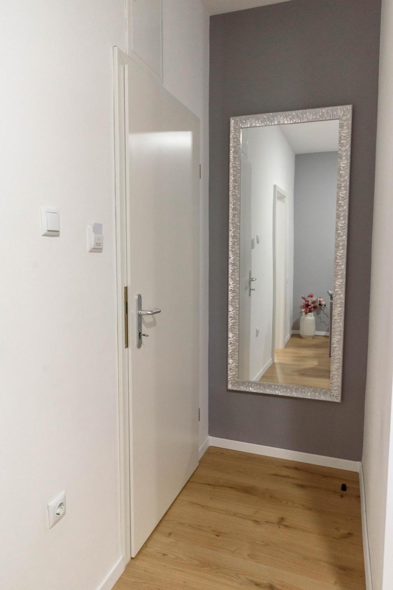 Apartman Poluotok 2 *